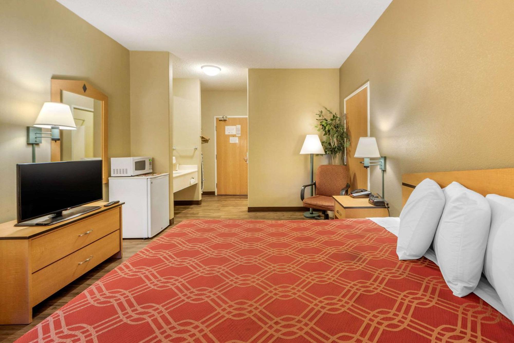 Econo Lodge Airport/Colorado Springs Exterior photo